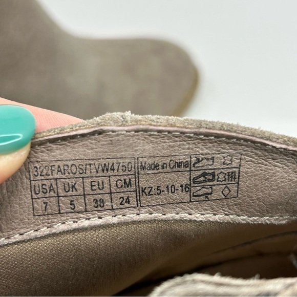 Vionic Western Faros Gray Leather Fringed Studded Ankle Boots Size 7 Almond Toe - Picture 12 of 12